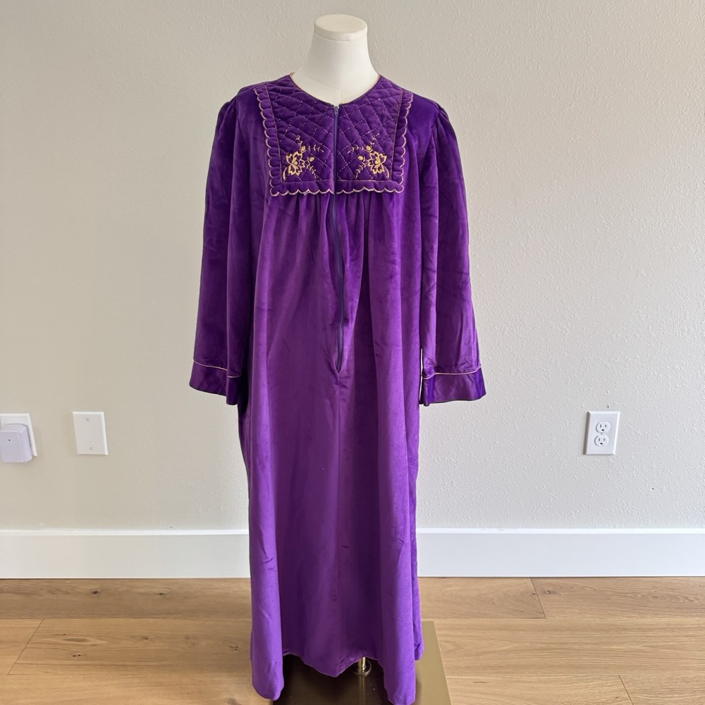 Vintage Purple Velour Long Robe Housecoat Half Zip Sz L Gold Trim Granny Core